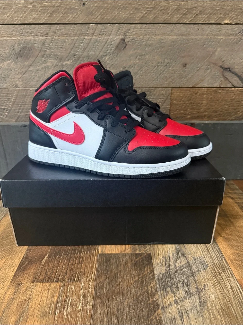 Air Jordan 1 Mid GS Black Fire Red White 7Y 554725-079 w/ Box